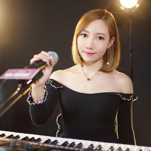 美女脱👙给我捏🐻免费视频
